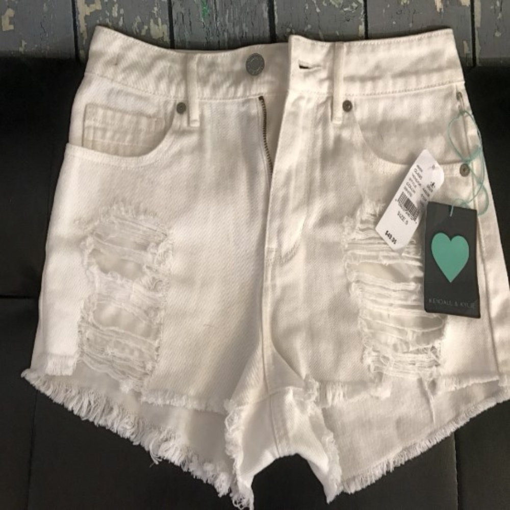 KENDALL AND KYLIE WOMEN'S WHITE HIGH RISE SHORTS